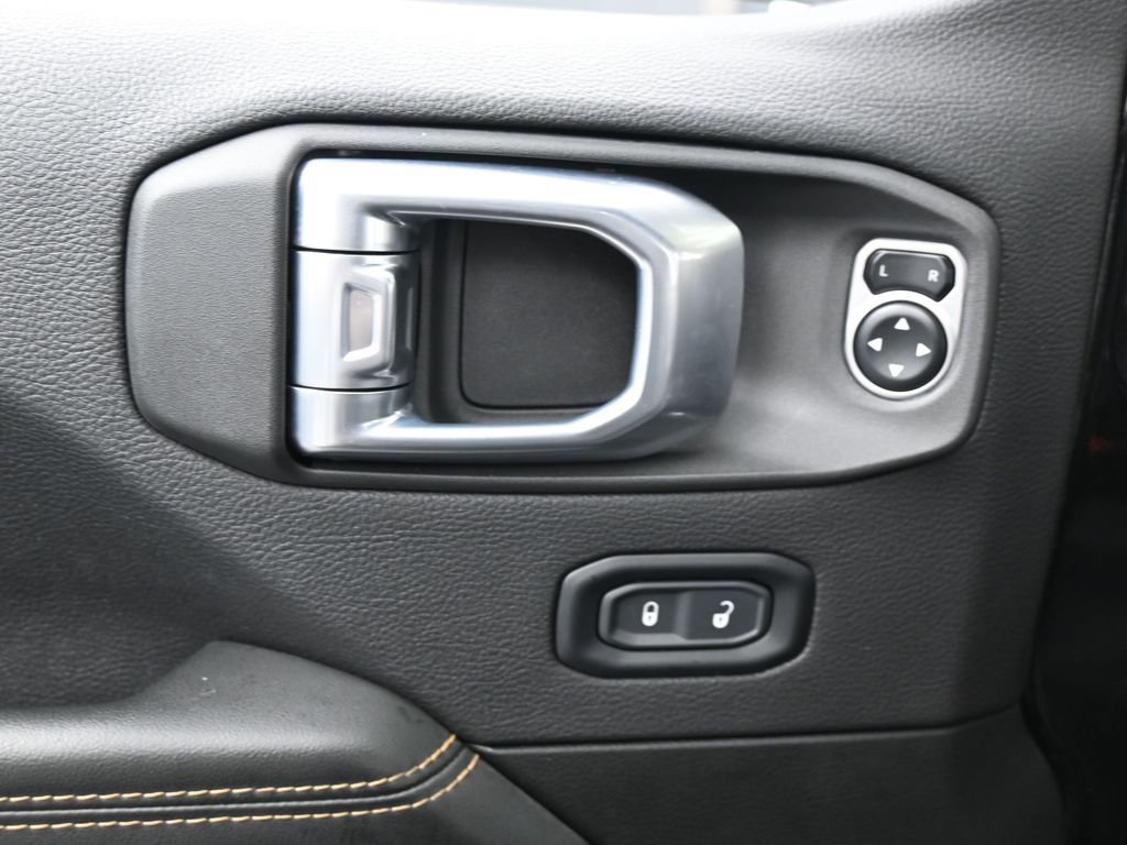 Used 2024 Jeep Wrangler Sahara image 14