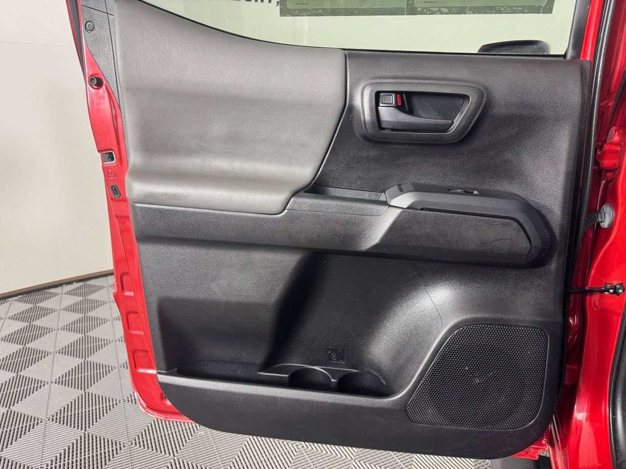 Used 2020 Toyota Tacoma SR w/ SR Convenience Package RWD image 26
