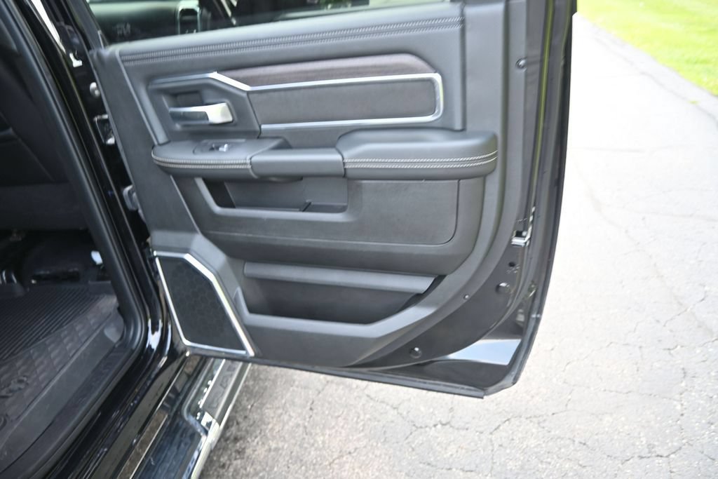 Used 2025 RAM 2500 Laramie AWD/4WD image 27
