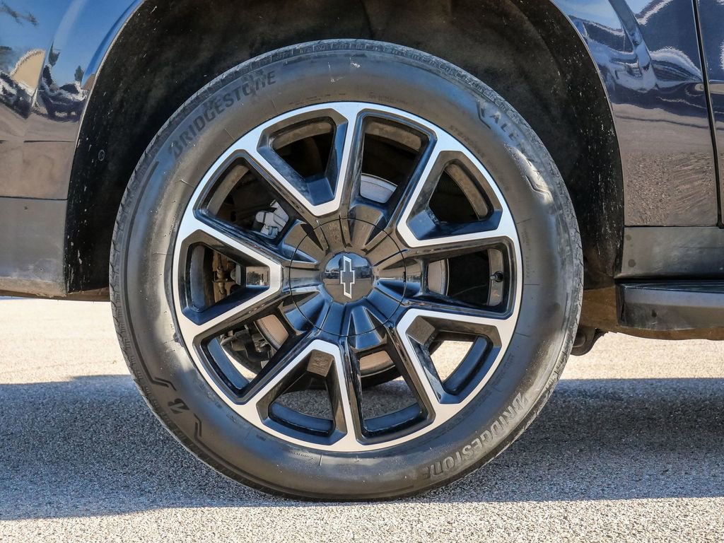 Used 2023 Chevrolet Suburban RST image 9