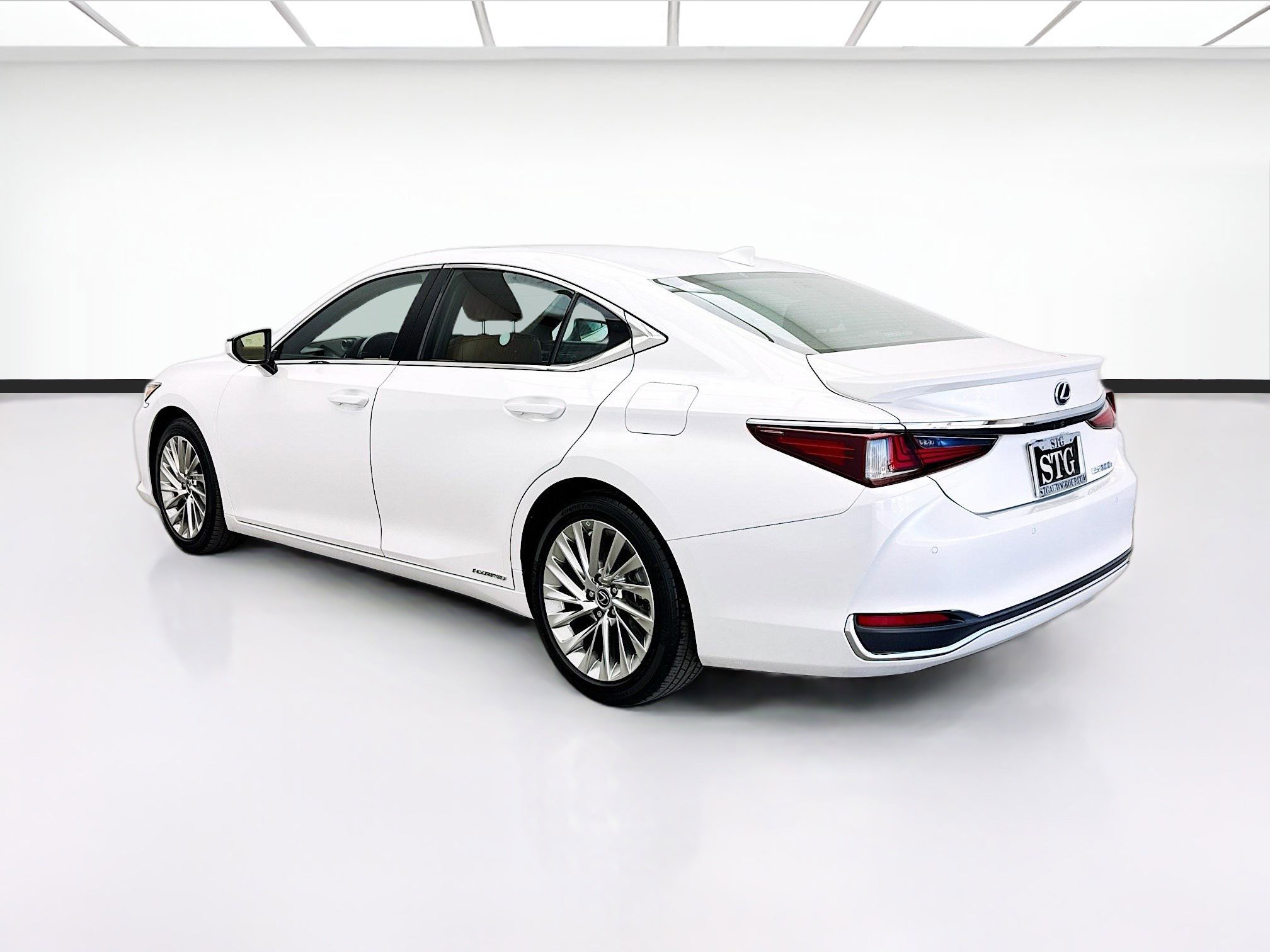 Used 2020 Lexus ES 300h w/ Accessory Package FWD image 6
