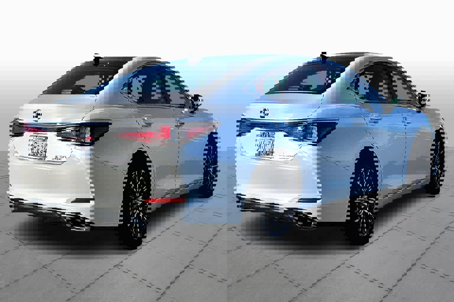 Used 2025 Lexus ES 350 w/ Premium Package image 12