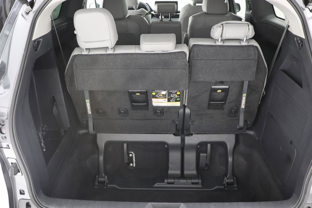 Used 2025 Toyota Sienna XLE FWD image 28