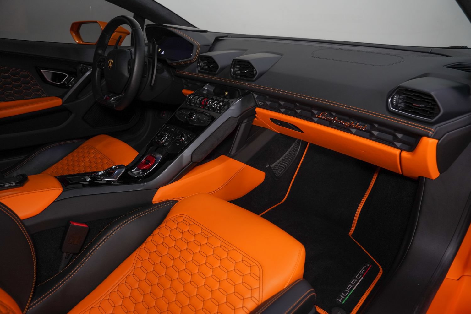Used 2017 Lamborghini Huracan LP 580-2 RWD image 9