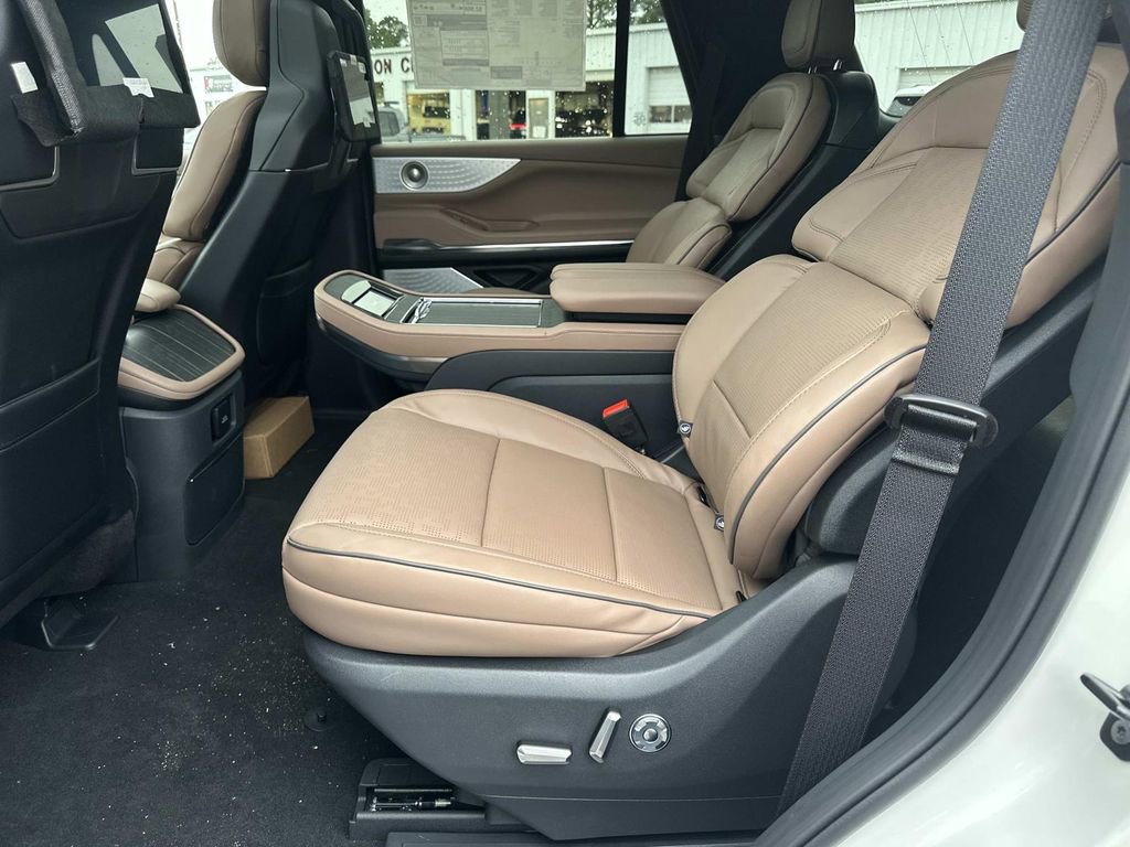 New 2026 Lincoln Navigator Black Label image 24