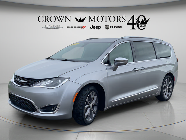 Used 2018 Chrysler Pacifica Limited w/ Tire & Wheel Group