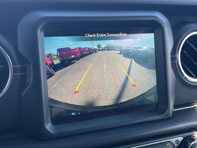 Used 2022 Jeep Wrangler Unlimited Sahara AWD/4WD image 30