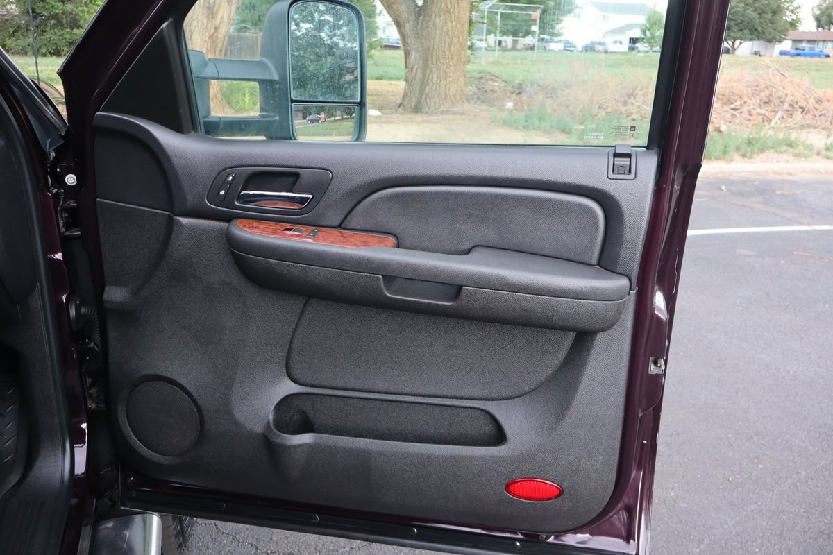 Used 2008 Chevrolet Silverado 2500 LTZ w/ Safety Package AWD/4WD image 26