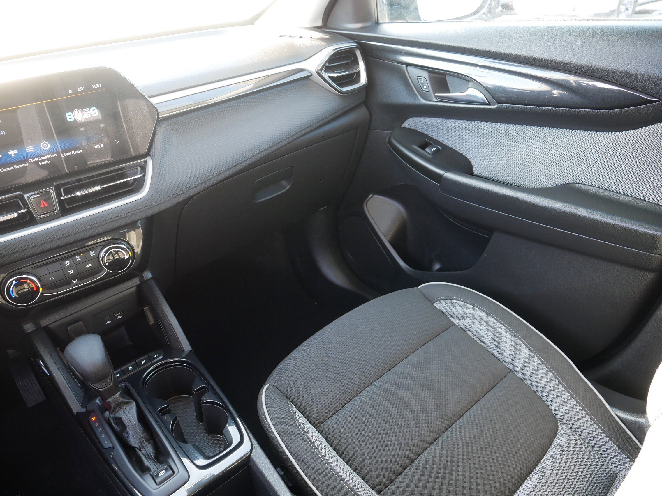 Used 2025 Chevrolet TrailBlazer LT image 11