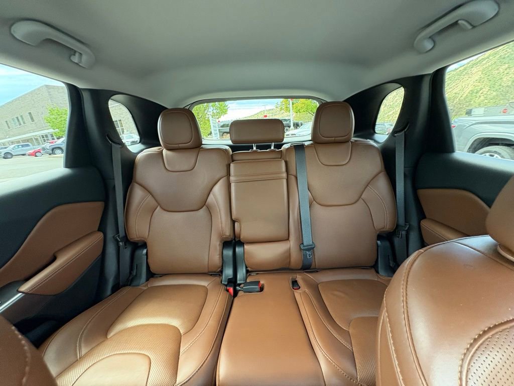 Used 2019 Jeep Cherokee Overland w/ Trailer Tow Group AWD/4WD image 6