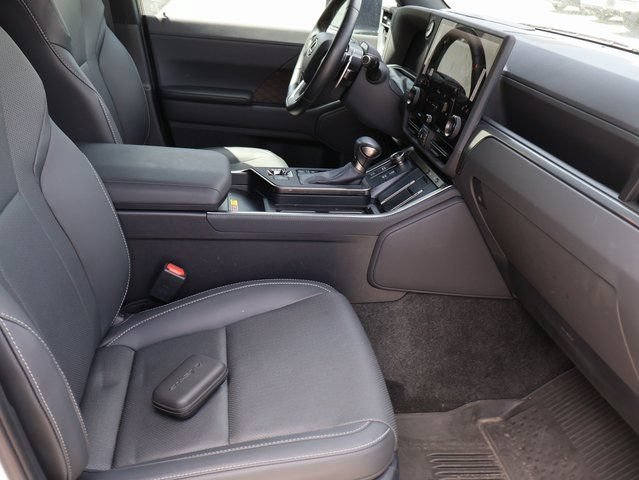 Used 2024 Lexus GX 550 w/ Accessory Package (2T) AWD/4WD image 13