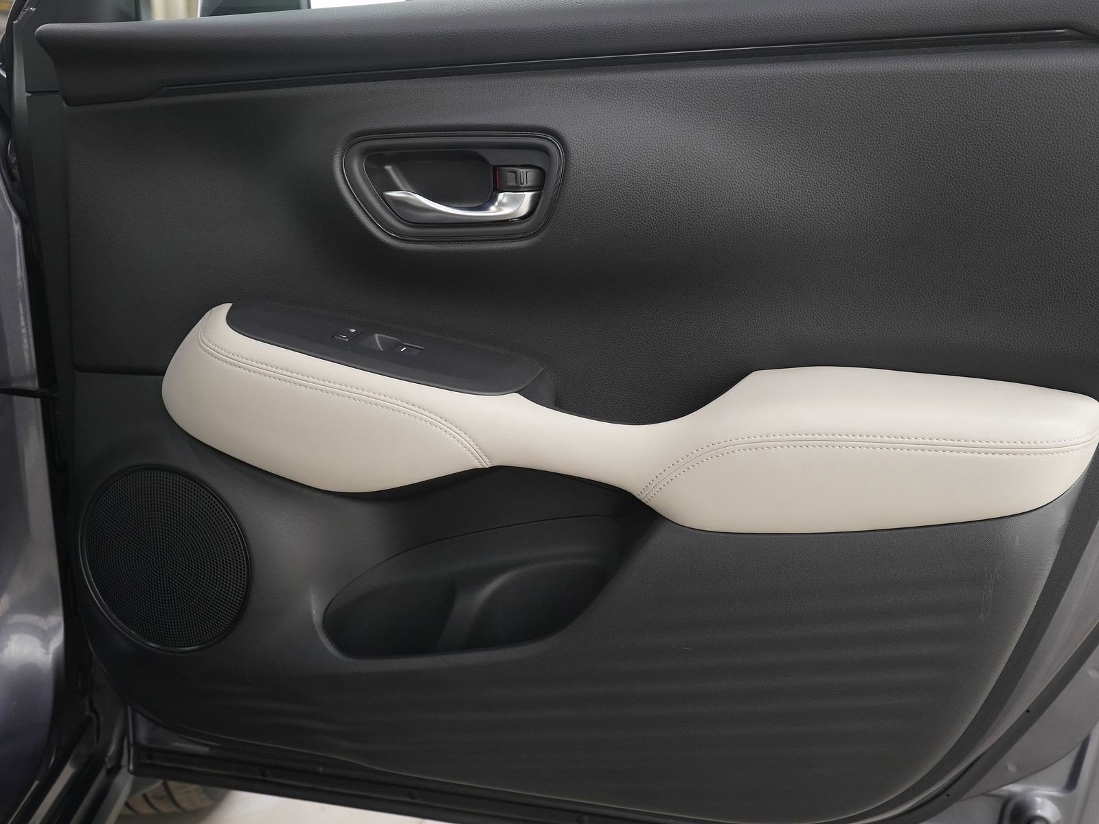 Used 2023 Honda HR-V LX image 11