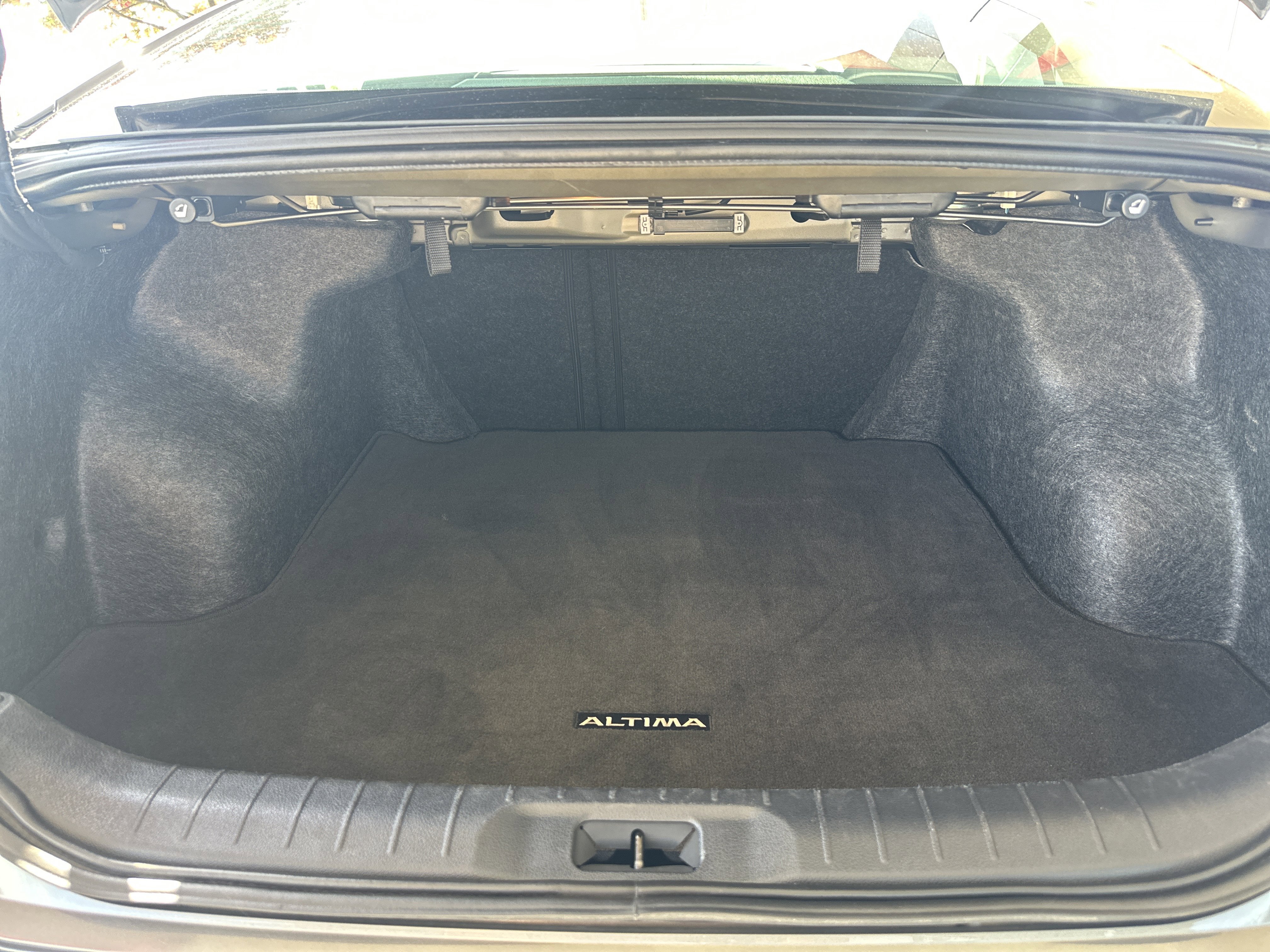 Used 2025 Nissan Altima 2.5 SV FWD image 19