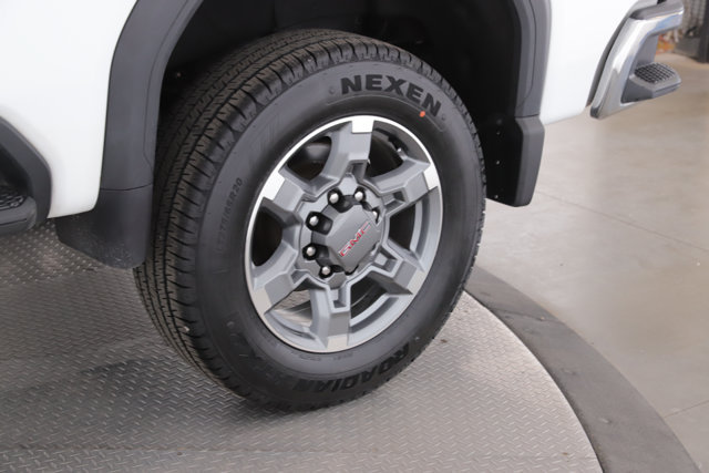 Used 2025 GMC Sierra 2500 SLT AWD/4WD image 16