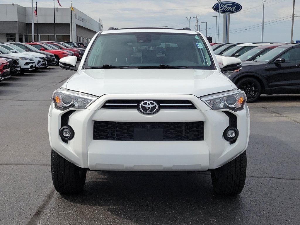 Used 2024 Toyota 4Runner SR5 Premium w/ Moonroof Package AWD/4WD image 2