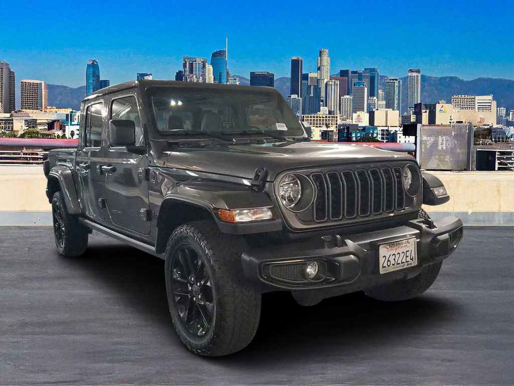 Used 2025 Jeep Gladiator Sport image 3