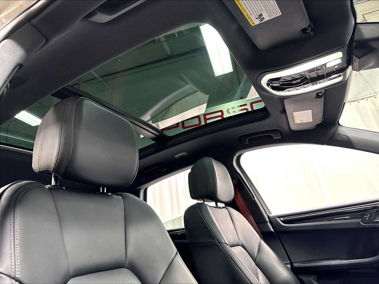 Used 2023 Porsche Macan AWD/4WD image 26