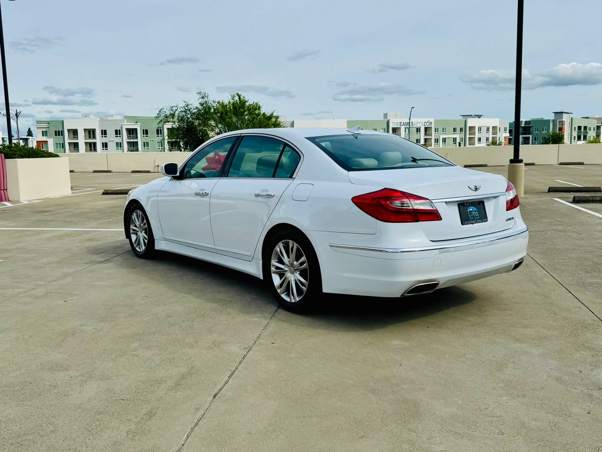 Used 2014 Hyundai Genesis 3.8 RWD image 12