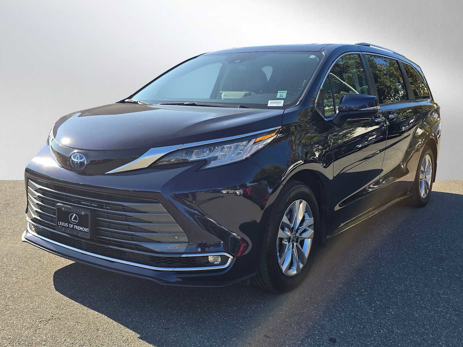 Used 2023 Toyota Sienna Limited image 7