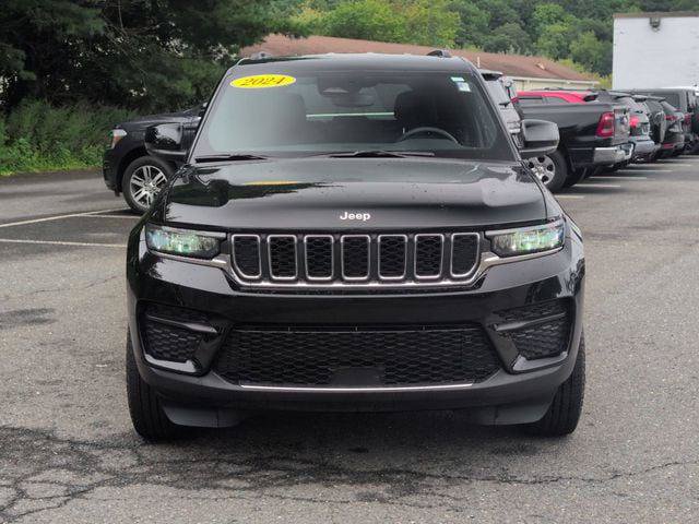 Certified 2024 Jeep Grand Cherokee Laredo RWD image 2