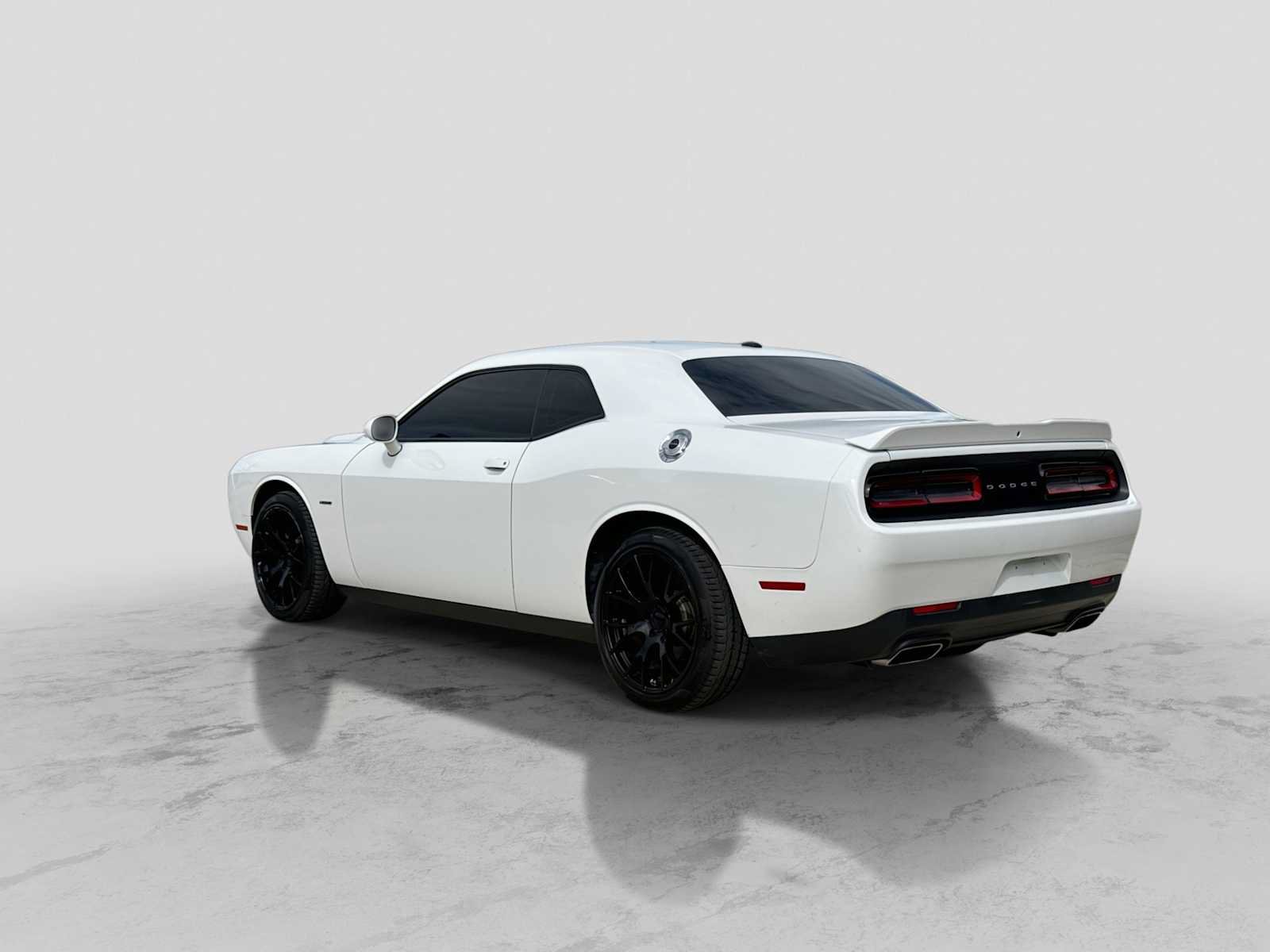 Used 2018 Dodge Challenger R/T RWD image 4