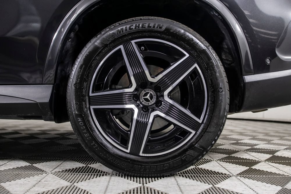 Used 2025 Mercedes-Benz GLC 300 4MATIC w/ AMG Line image 39