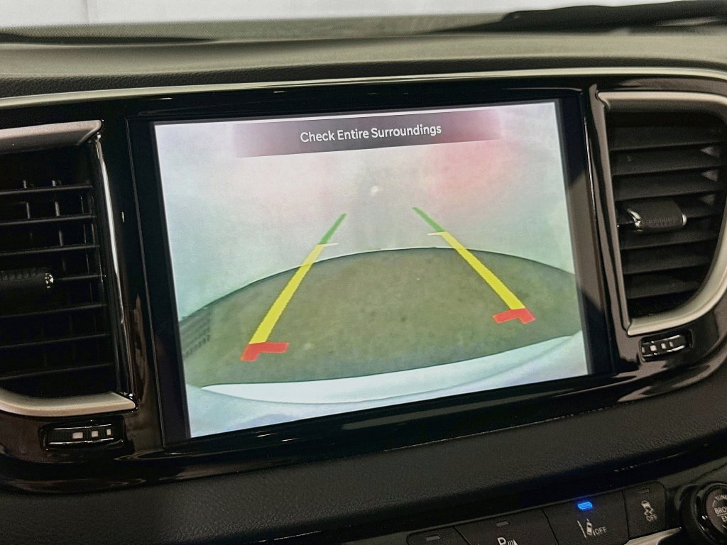 Used 2024 Chrysler Pacifica Touring-L FWD image 11