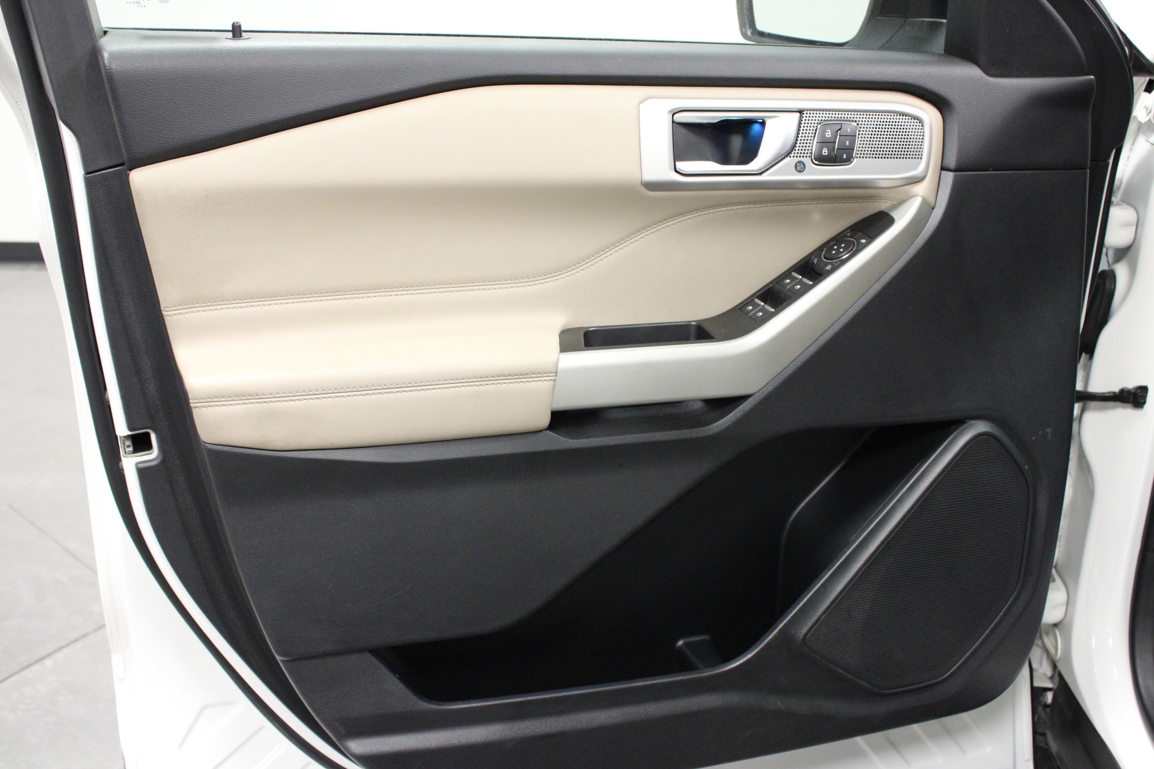 Used 2021 Ford Explorer Limited w/ Hybrid Equipment Group 310A image 11