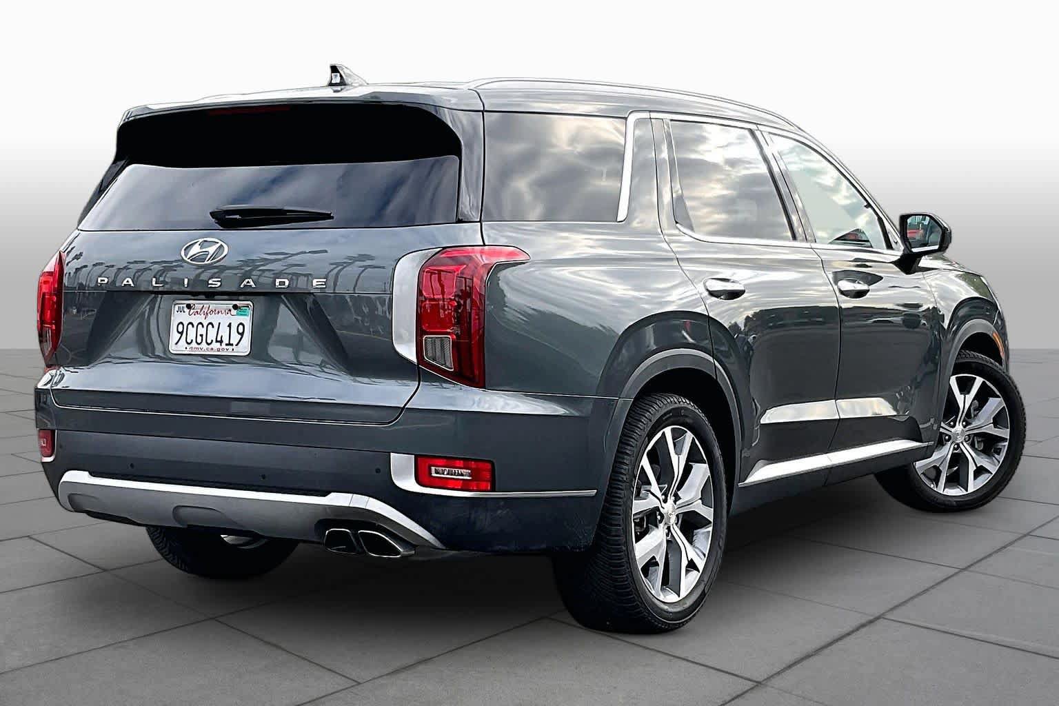 Used 2022 Hyundai Palisade SEL w/ Premium Package FWD image 11