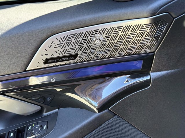 Certified 2025 BMW M5 w/ Executive Package image 18