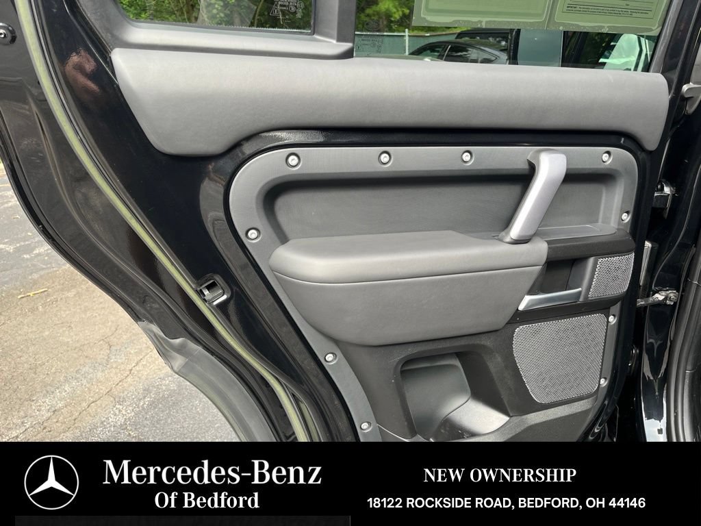 Used 2023 Land Rover Defender 110 V8 AWD/4WD image 14