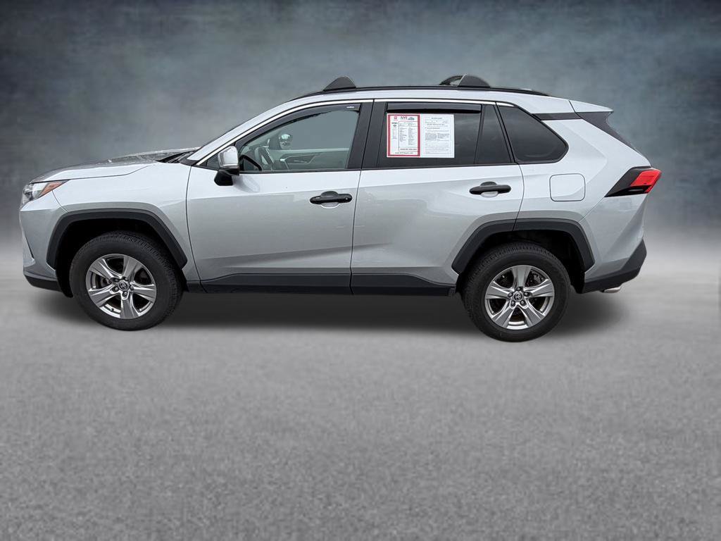 Used 2022 Toyota RAV4 XLE AWD/4WD image 2