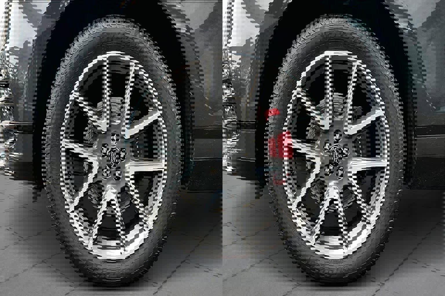 Used 2024 Land Rover Range Rover Velar Dynamic SE image 11