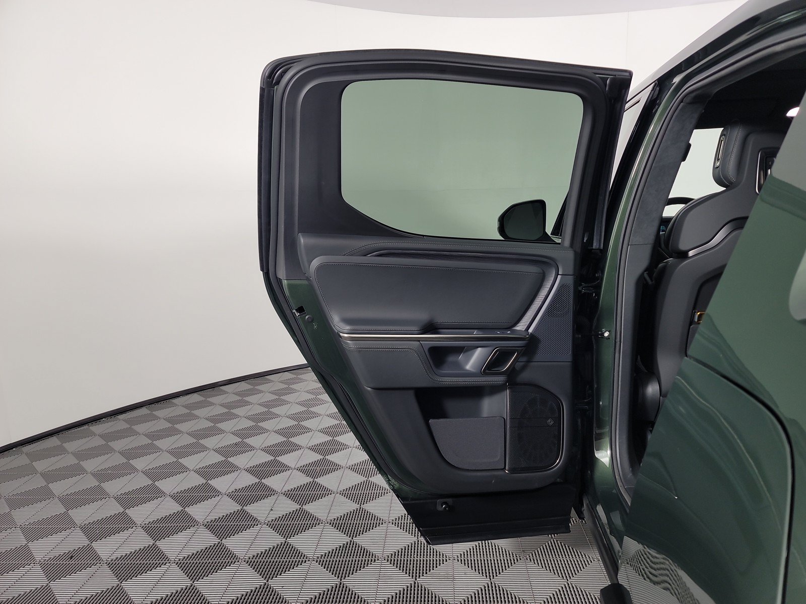 Used 2024 Rivian R1T Adventure AWD/4WD image 17
