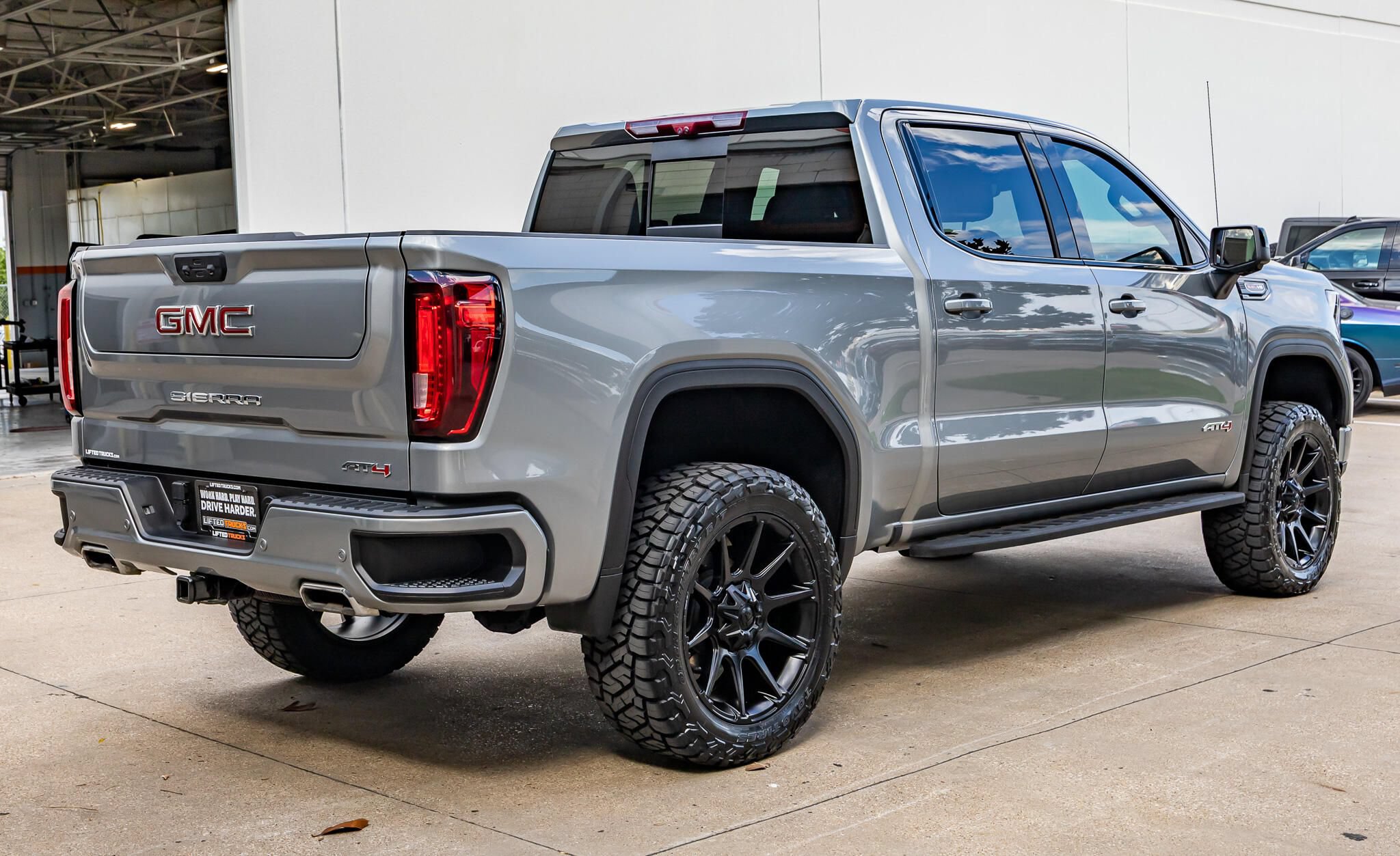 Used 2024 GMC Sierra 1500 AT4 w/ Technology Package AWD/4WD image 10