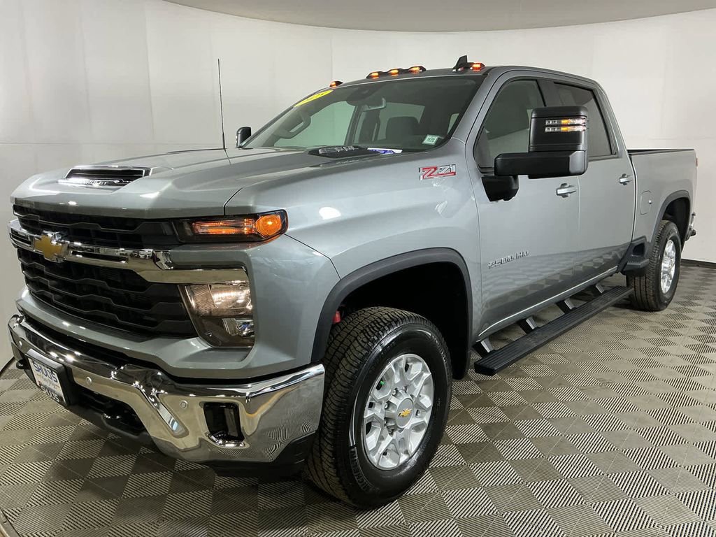Used 2025 Chevrolet Silverado 2500 LT w/ All Star Edition image 3