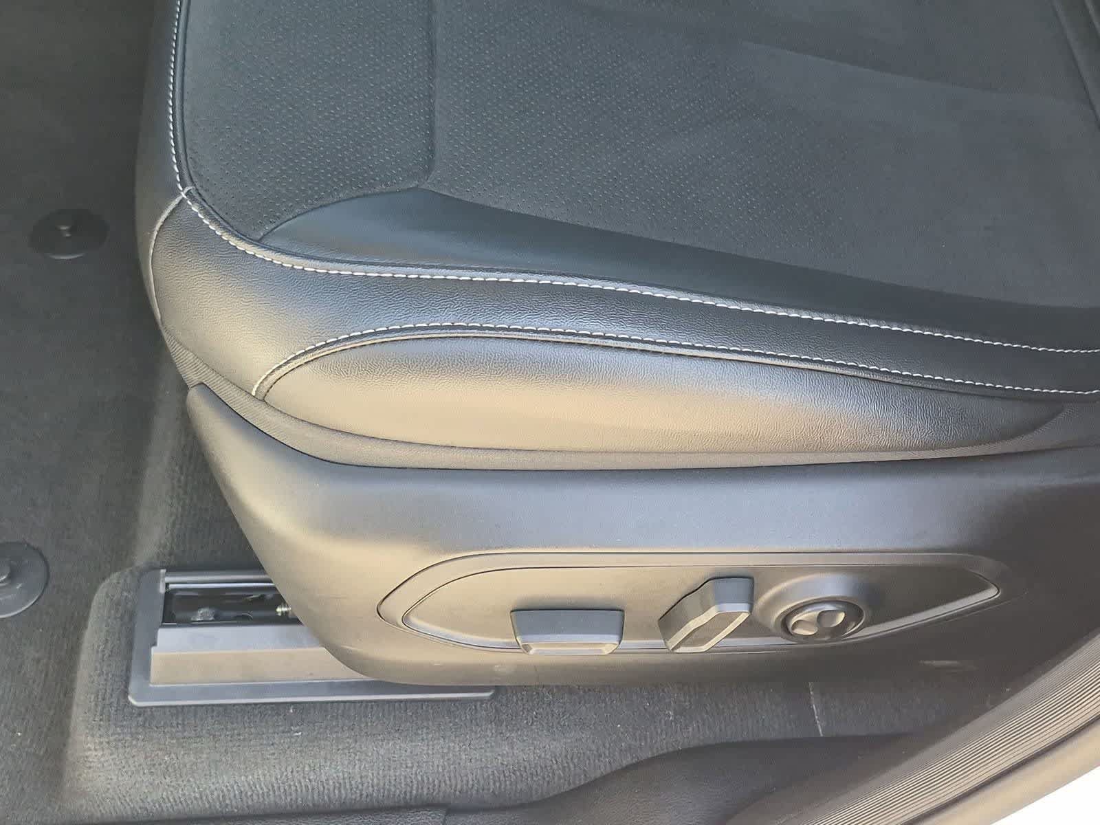 Used 2025 Jeep Grand Cherokee Altitude RWD image 16