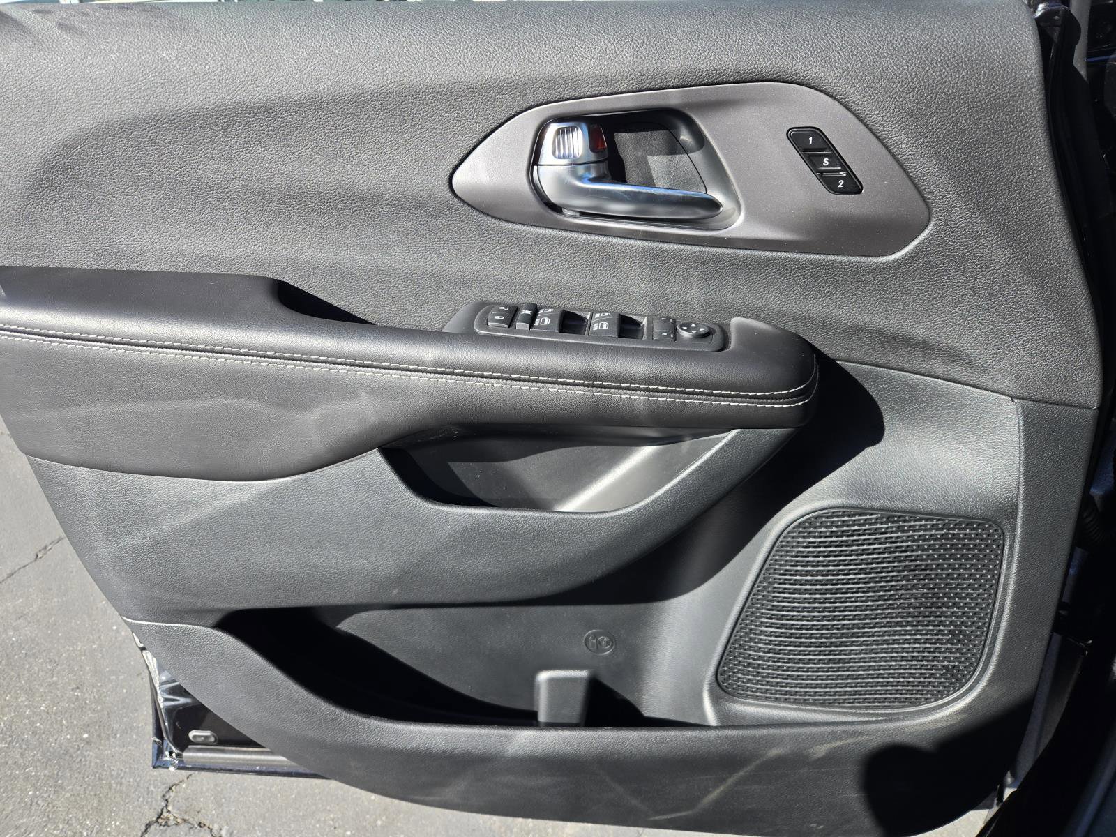 New 2026 Chrysler Pacifica Select w/ S Appearance Package image 21