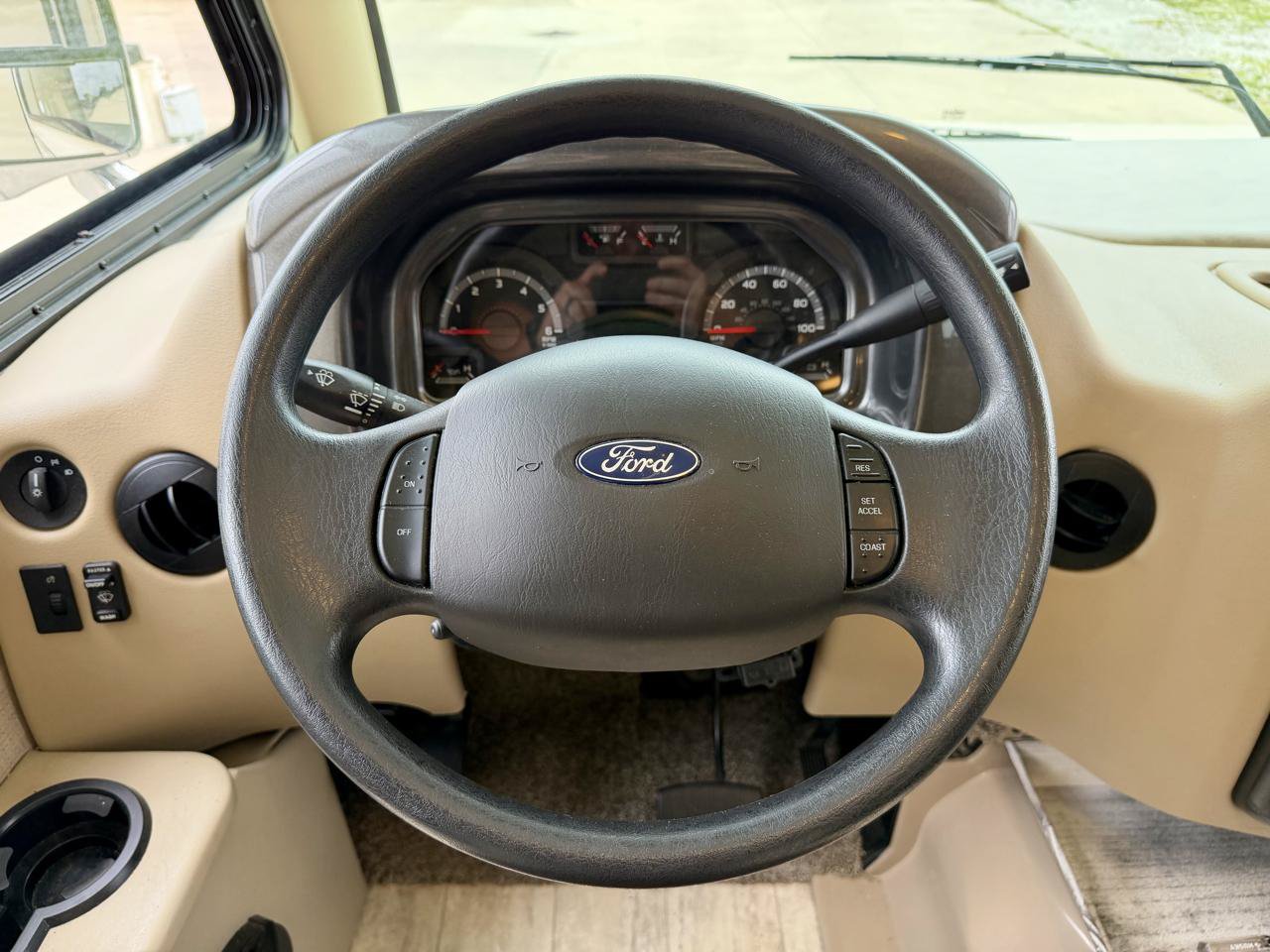 Used 2018 Ford E-450 and Econoline 450 Super Duty w/ A/C Prep Package RWD image 13