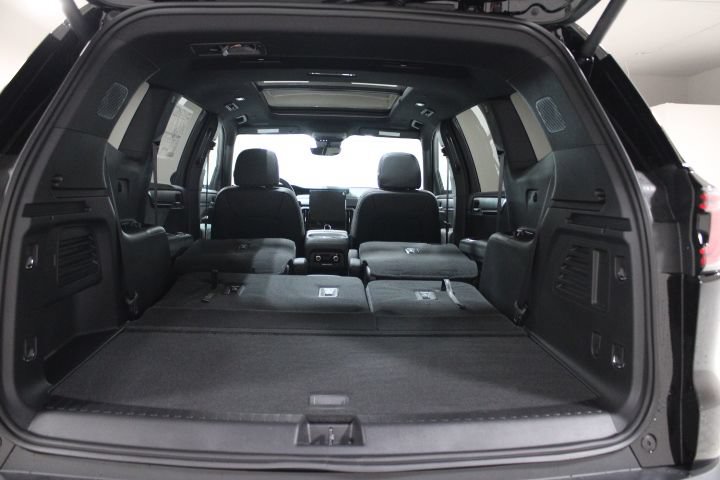 New 2026 GMC Acadia AT4 w/ Luxury Package AWD/4WD image 16