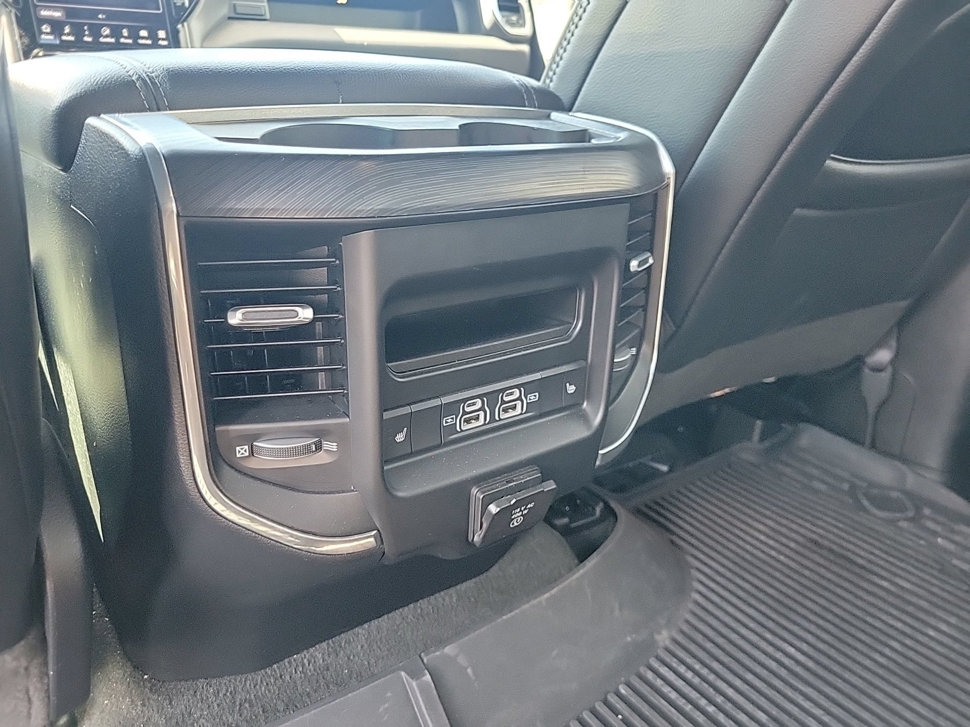 Used 2024 RAM 1500 Laramie AWD/4WD image 15