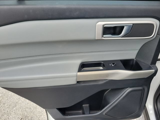 Certified 2021 Ford Explorer XLT w/ Equipment Group 202A RWD image 15