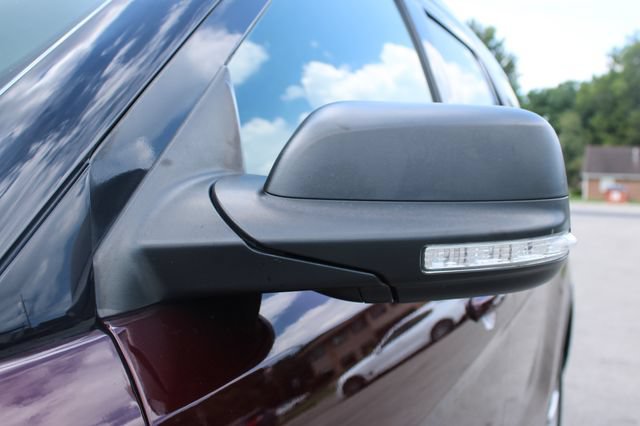 Used 2019 Ford Explorer XLT w/ Equipment Group 202A FWD image 7