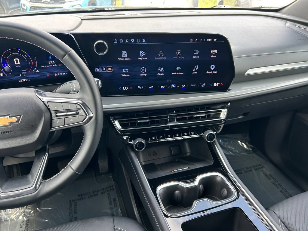 Used 2025 Chevrolet Traverse LT FWD image 17