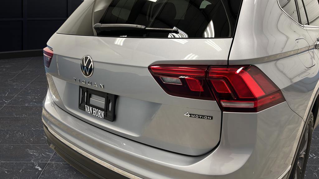 Used 2024 Volkswagen Tiguan SE AWD/4WD image 34