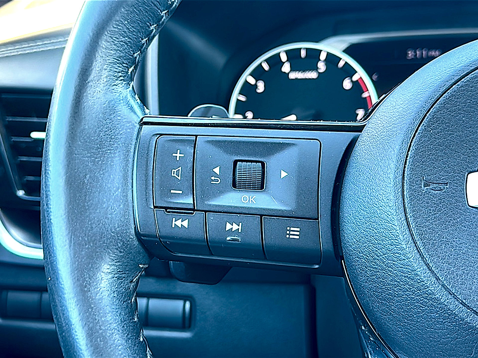 Used 2021 Nissan Rogue SV w/ Premium Package image 30