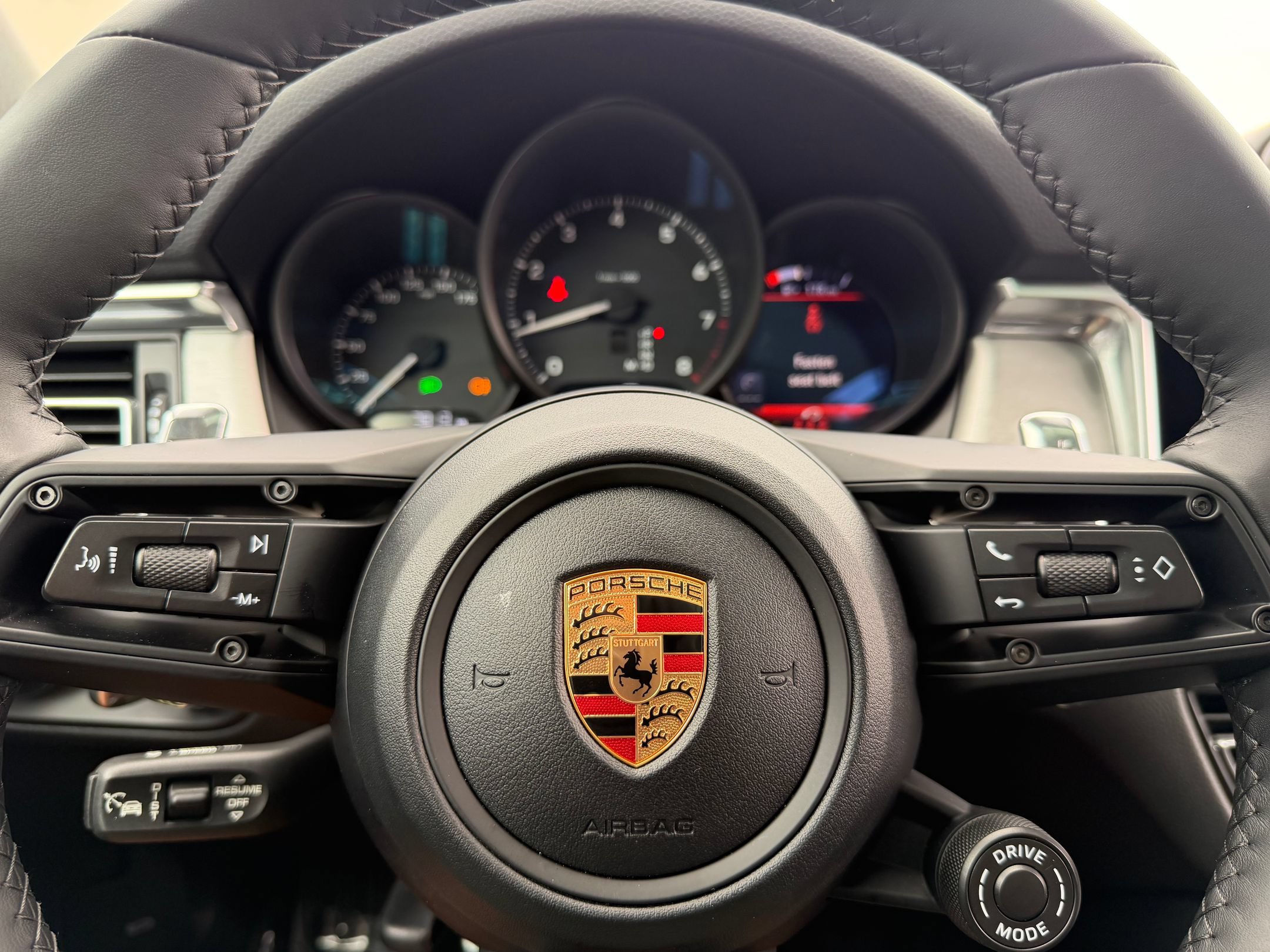Certified 2026 Porsche Macan AWD/4WD image 30