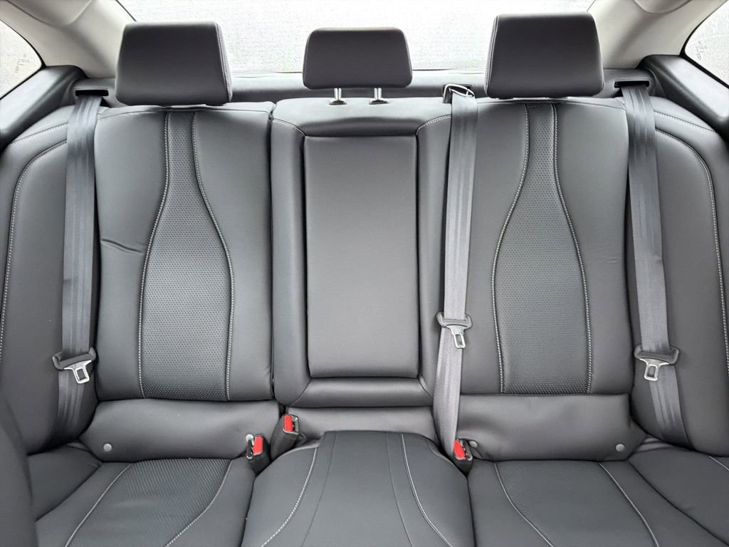 Certified 2025 Acura TLX w/ Technology Package image 30