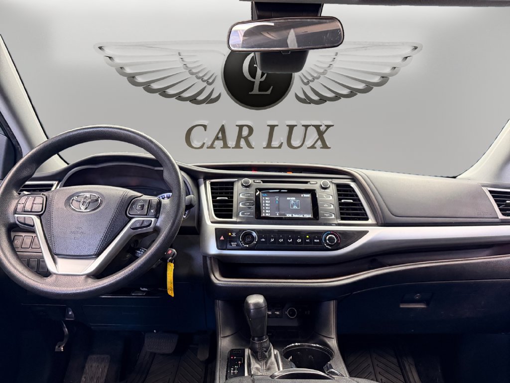 Used 2019 Toyota Highlander LE FWD image 11