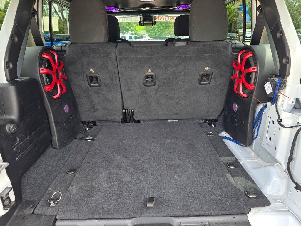Used 2022 Jeep Wrangler Unlimited Rubicon w/ Xtreme Recon 35" Tire Package AWD/4WD image 49